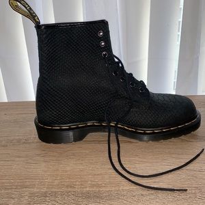 Dr. Martens black boots original men size 9! Great condition
